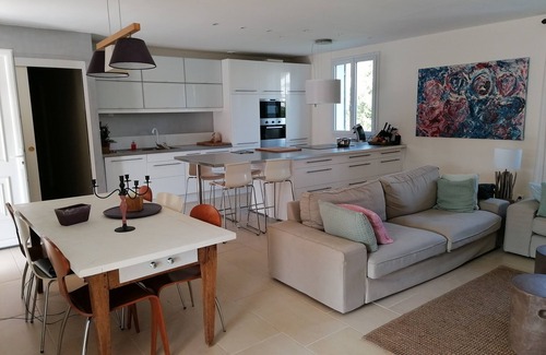 Castillon-du-Gard Maison | Superbe villa moderne, 5 chambres, grande piscine, jardin,3 terrasses