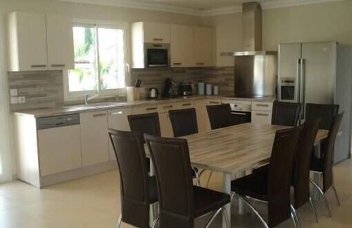 Saint-Hippolyte Villa | Superbe villa neuve climatisée piscine,10 mn des plages, et zones commerciales.