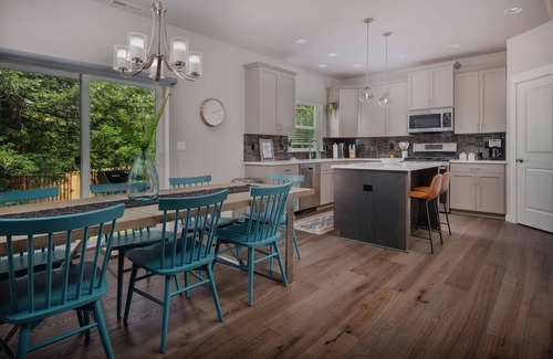 Aloha Maison | Nouvelle construction avec plan d'étage ouvert, moins de 15 km du centre-ville de Portland, Ping Pong et bain à remous