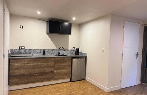 Balaruc-le-Vieux Appartement | Superbe studio Rénové dans maison médiévale avec terrasse et vue lagune de Thau