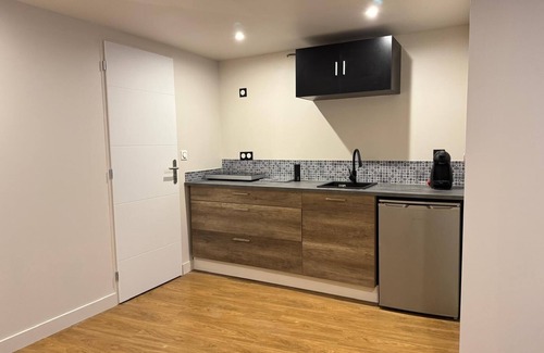 Balaruc-le-Vieux Appartement | Superbe studio Rénové dans maison médiévale avec terrasse et vue lagune de Thau