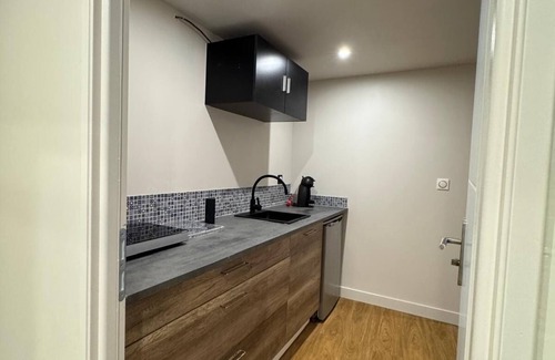 Balaruc-le-Vieux Appartement | Superbe studio Rénové dans maison médiévale avec terrasse et vue lagune de Thau