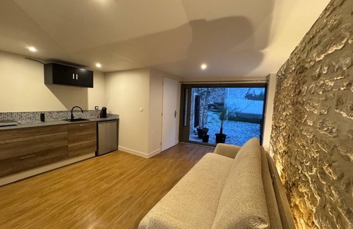 Balaruc-le-Vieux Appartement | Superbe studio Rénové dans maison médiévale avec terrasse et vue lagune de Thau