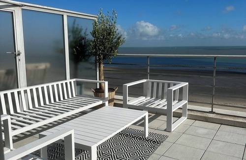 Heist Appartement | Superb seafront penthouse 90 M2 and 90 M2 terrace 2 garages <2 bedrooms 2 bathrooms