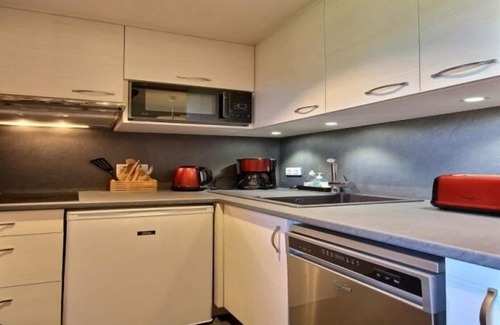 Belle Plagne Appartement | Increíble estudio-cabina para 4 en las pistas, balcón, guardaesquís, estacionamiento