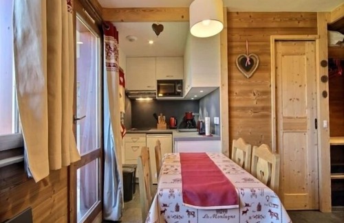 Belle Plagne Appartement | Increíble estudio-cabina para 4 en las pistas, balcón, guardaesquís, estacionamiento