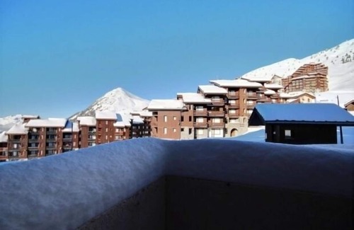 Belle Plagne Appartement | Increíble estudio-cabina para 4 en las pistas, balcón, guardaesquís, estacionamiento
