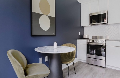 Capitol Hill Appartement | Superb SW Waterfront Jr 1BR w/ EV Charging, nr Dining, by Blueground