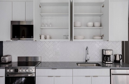 Capitol Hill Appartement | Superb SW Waterfront Jr 1BR w/ EV Charging, nr Dining, by Blueground