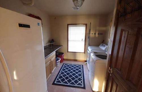 Comanche County Cabine | Superb view Lake Ellsworth! Log cabin in the country.
