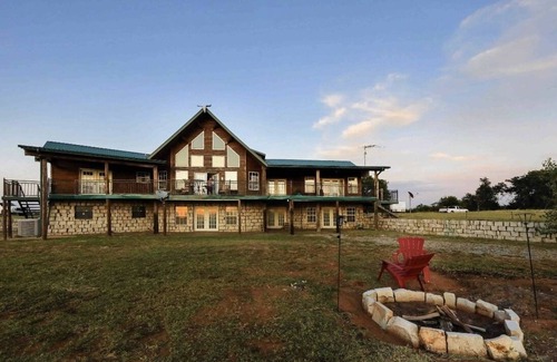 Comanche County Cabine | Superb view Lake Ellsworth! Log cabin in the country.