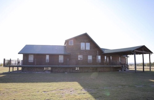 Comanche County Cabine | Superb view Lake Ellsworth! Log cabin in the country.