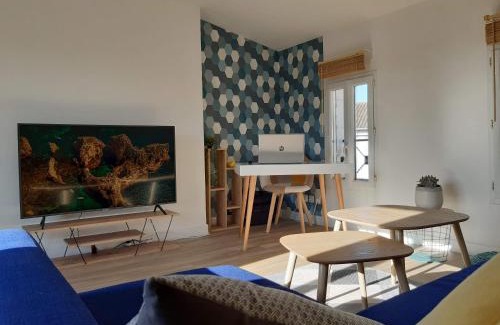 La Roche-Chalais Appartement | Superbe appartement rénové 4 personnes Le Zen Scandi au centre ville - Draps - Serviettes Parking -