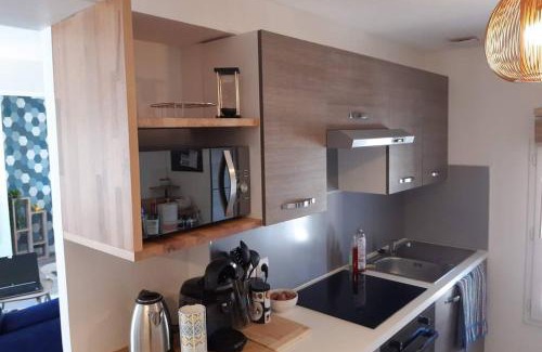 La Roche-Chalais Appartement | Superbe appartement rénové 4 personnes Le Zen Scandi au centre ville - Draps - Serviettes Parking -