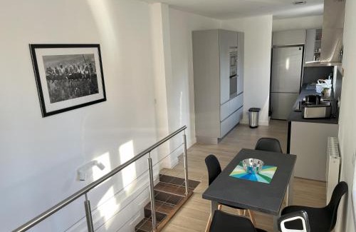 Le Plateau Maison | Superbe Maison Loft 80 m2 au calme avec jardin et parking privés proche Paris Disney la vallée village