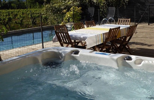 Bagnols-sur-Ceze Maison | Superbe mas Avec Piscine en Pierre au Milieu des Vignes Dans Domaine Viticole