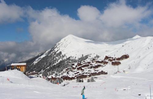 Belle Plagne Appartement | Superbe studio-cabine pour 4 sur les pistes, balcon, casier à skis adjacent, parking - FR-1-455-141