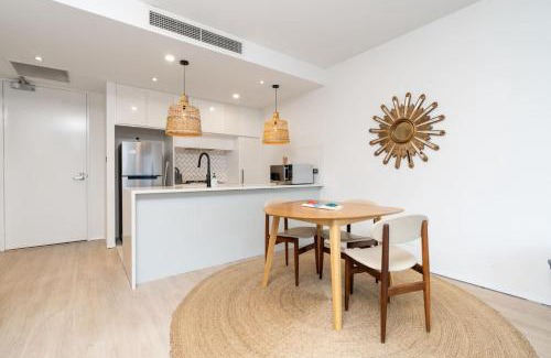 Kingston Appartement | Superbly Convenient Lakefront View Apt - Hosted by Canstay