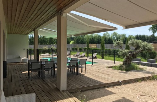 Clemenciat Villa | Villa plain-pied super équipée avec piscine chauffée et sécurisée sans voisinage