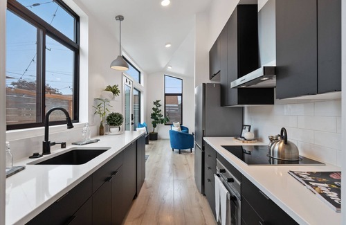 Delridge Maison | Superbly located Tiny house all Decked Out