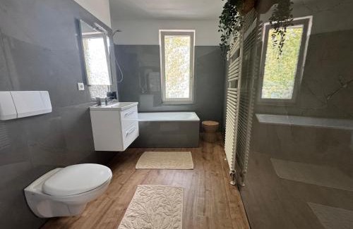 Ostertor Appartement | SuperHosts PARKPLATZ - Zentrum - TERRASSE - King-Bett - NETFLIX