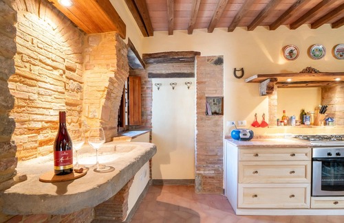 Castelnuovo di Val di Cecina Appartement | Superior apt for four people, ideal for families with outdoor terrace