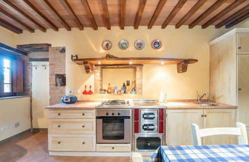Castelnuovo di Val di Cecina Appartement | Superior apt for four people, ideal for families with outdoor terrace