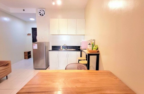 Malate Appartement | Superior King 1BR 1BA w/Balcony, Bayview, Pool, Netflix