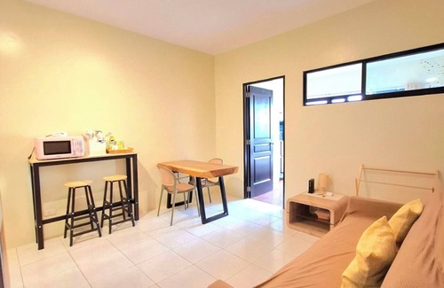 Malate Appartement | Superior King 1BR 1BA w/Balcony, Bayview, Pool, Netflix