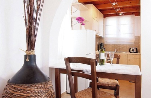 Kerveli Appartement | Elegant Samos Villa with Sea Views & Modern Décor