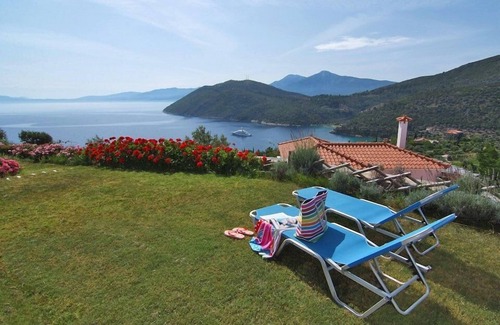 Kerveli Appartement | Elegant Samos Villa with Sea Views & Modern Décor