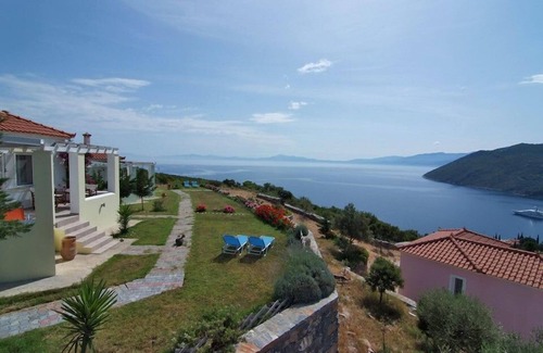 Kerveli Appartement | Elegant Samos Villa with Sea Views & Modern Décor