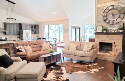 Woods of Shavano Maison | Superior location! Freshly renovated, Clean, Spacious house & yard, w/ garage.