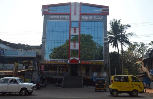 Ujire Cabine | SUPREME LODGe