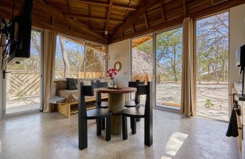 Los Pargos Cabine | SURÁ Playa Negra
