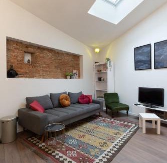 Lapeyrouse-Fossat Appartement | Sur la place , centre village cosy & calme 2CH