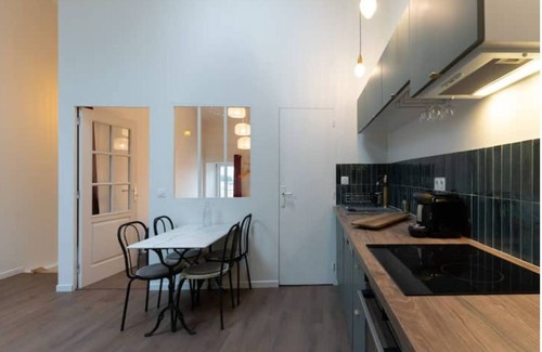 Lapeyrouse-Fossat Appartement | « Sur la place » centre village confortable et calme