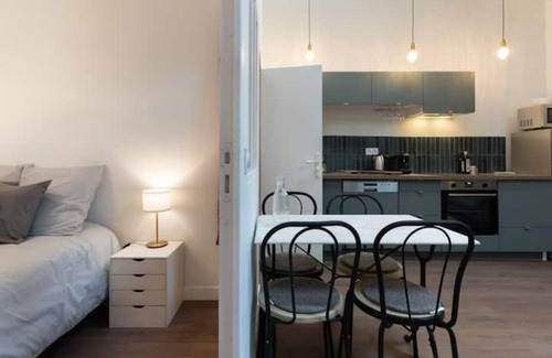 Lapeyrouse-Fossat Appartement | « Sur la place » centre village confortable et calme