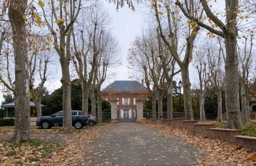 Lapeyrouse-Fossat Appartement | « Sur la place » centre village confortable et calme