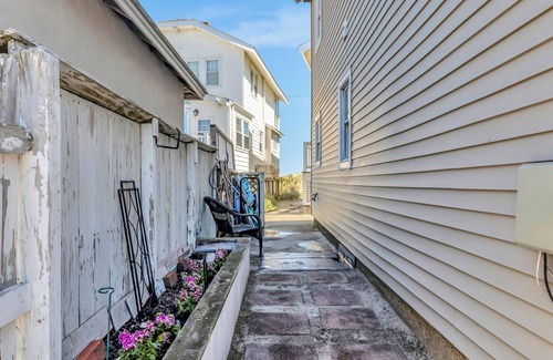 Kenberma Maison | Sur la Sand is STEPS from the ocean! renovated, clean, Wifi, and pet friendly!