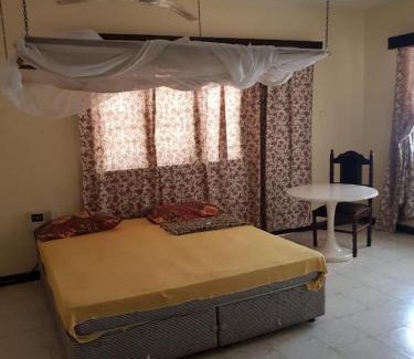 Malindi Maison | Surahi Restaurant & Guest House