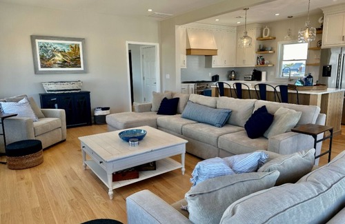 Surf City Maison | Surf City Beautiful New Construction 5 bedrooms + Elevator, Walkable
