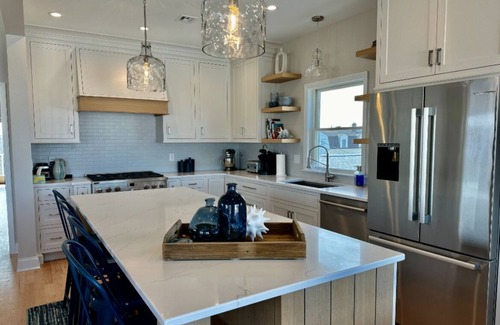 Surf City Maison | Surf City Beautiful New Construction 5 bedrooms + Elevator, Walkable