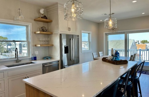 Surf City Maison | Surf City Beautiful New Construction 5 bedrooms + Elevator, Walkable