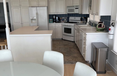 Surf City Maison | Surf City Escape! Charming 4-bedroom Oceanfront - New Rental Listing
