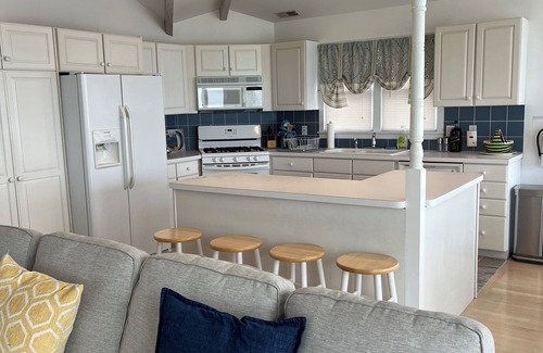Surf City Maison | Surf City Escape! Charming 4-bedroom Oceanfront - New Rental Listing