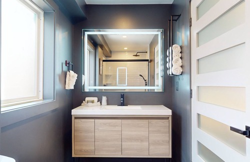 North End Hôtel | Surf Club - King Bed, 2 Mins to OC Beach & POOL