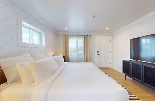 North End Hôtel | Surf Club - King Bed, 2 Mins to OC Beach & POOL