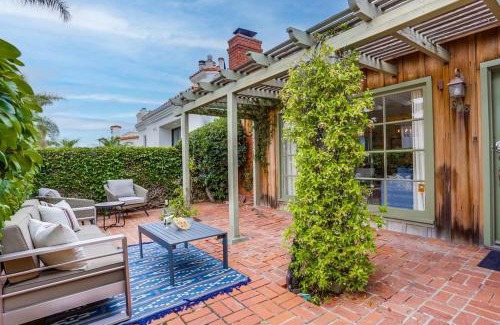 Beach Barber Tract Maison | Surf Shack 1