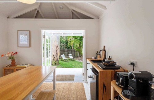 Wooloweyah Maison | Surf Shack Bungalow - Oceanstays